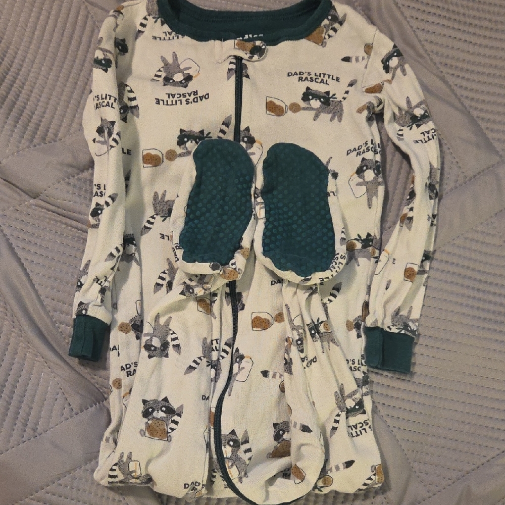 Kids Pajamas with Raccoon Print - Green and Cream